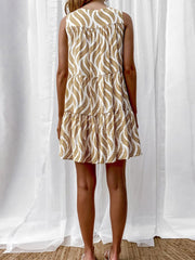 9906cd77a88048f5989dec180f211f84-Max