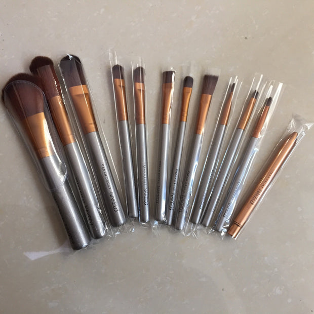 Portable makeup brush